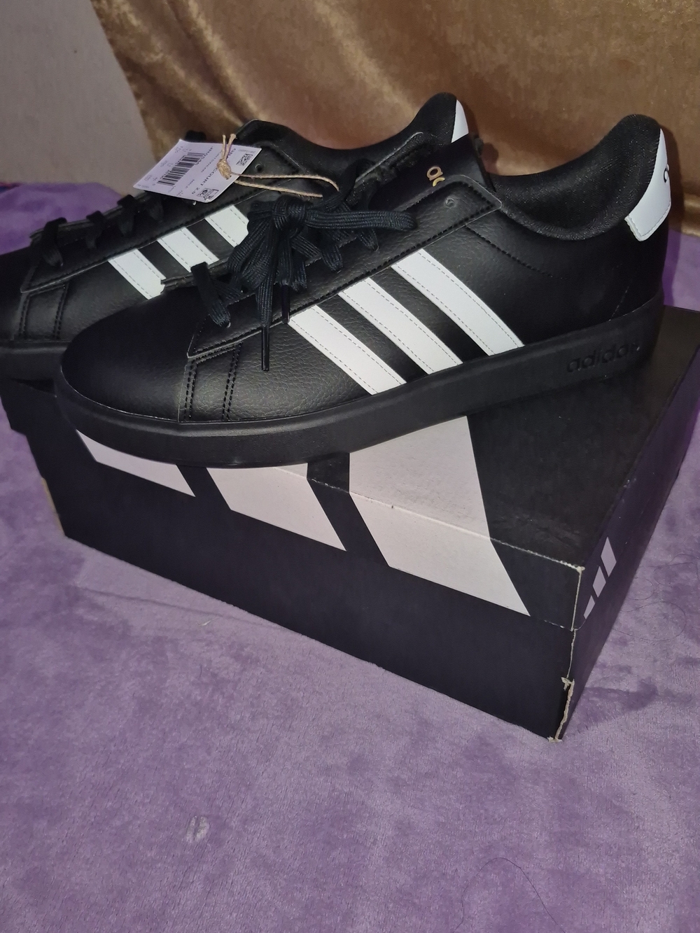 Adidas Men’s Black/White Casual Sneakers